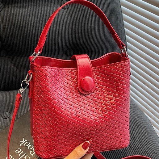Checkered Bucket Bag Handbag New Casual Commuting Women s Shoulder Bag Autumn New Designer Bag Fashion Women s Crossbody Bag