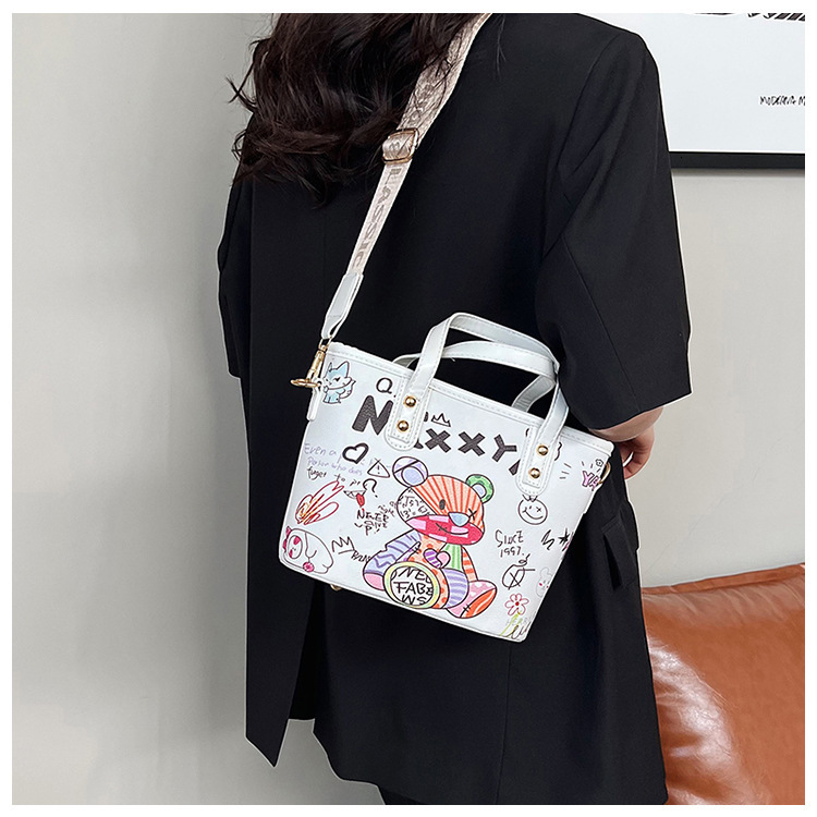 Cute Cartoon Graffiti Teddy Bear Women s Handbag New Retro Women s Shoulder Bag Autumn New Designer Bag Crossbody Bag
