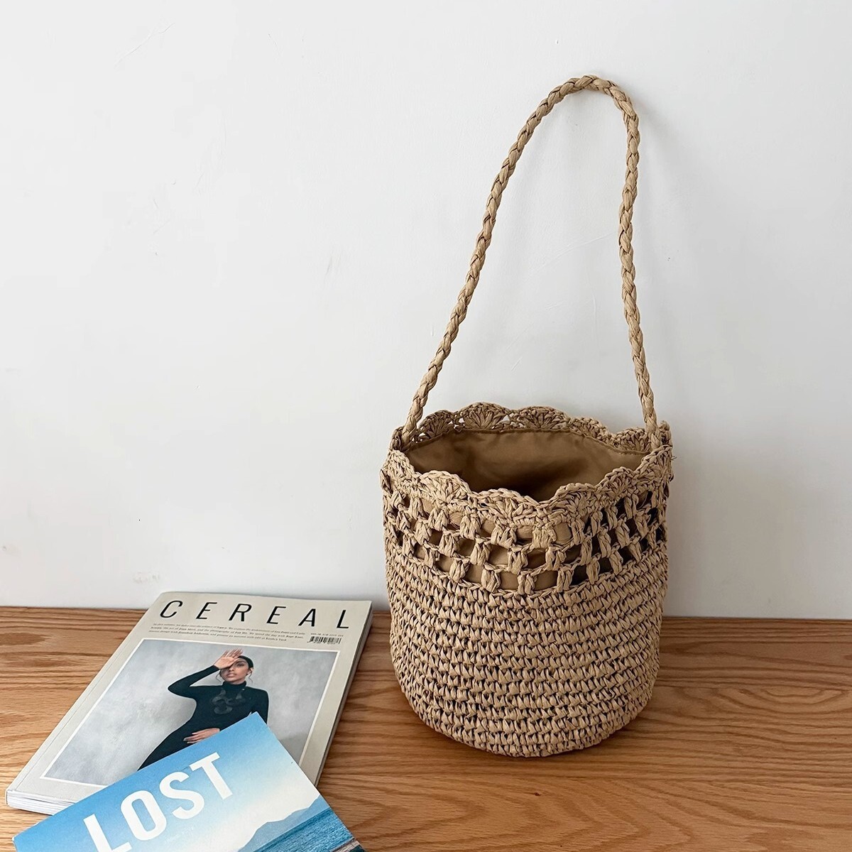 2025 new collection Artistic And Fresh Style Woven Bag Women's Shoulder Bag Handbag Niche And Simple Water Bucket Bag Straw Handbag Autumn New De