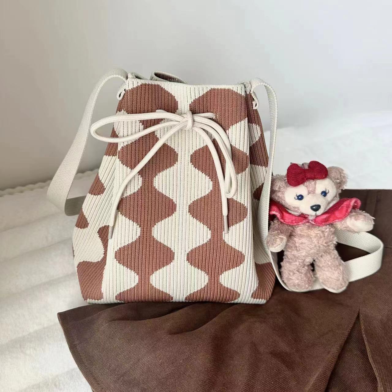 2025 new collection 2025 New Knitted Yarn Bucket Bag Hand-held Casual Handbag Lunch Bag Portable Autumn New Pattern Designer Bag, Women's Handbag