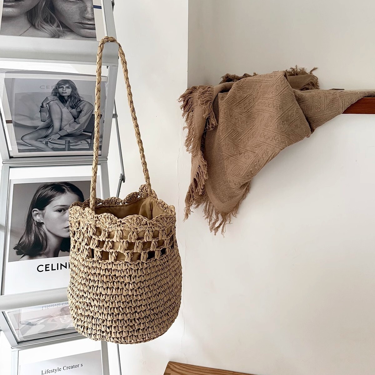 2025 new collection Artistic And Fresh Style Woven Bag Women's Shoulder Bag Handbag Niche And Simple Water Bucket Bag Straw Handbag Autumn New De