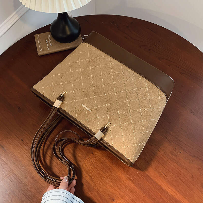 Fashion Large Capacity 2025 Autumn Winter New Commuter Women's Shoulder Casual Handbag Tote Bag