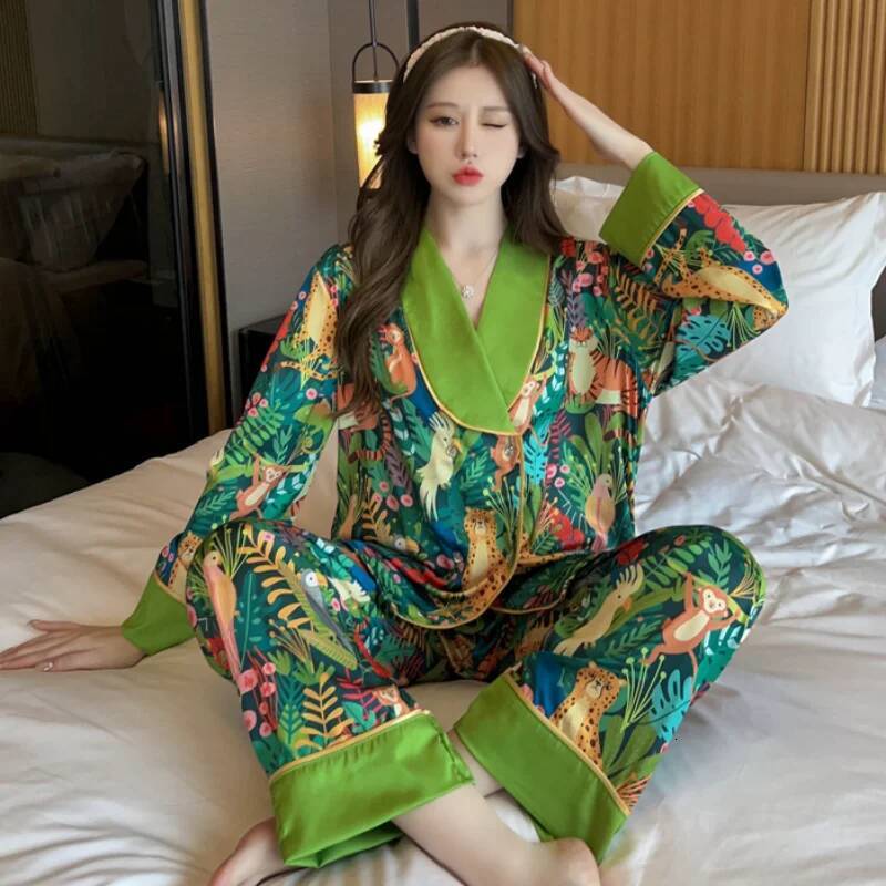 2025 New Printed Animal Flower V-neck Luxury design Women's Pajamas Autumn New Casual Home Clothes Pajamas Fully Equipped with Soft Korean Design