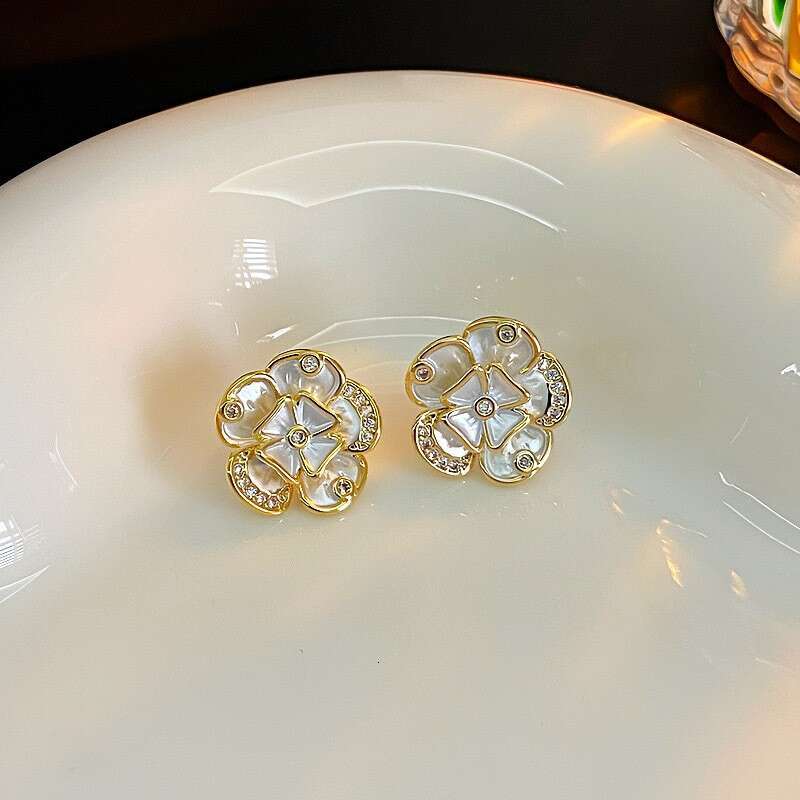DH collections Exquisite Flower Shaped Ear Piercing - Friendly Stud Earrings for Women H260129