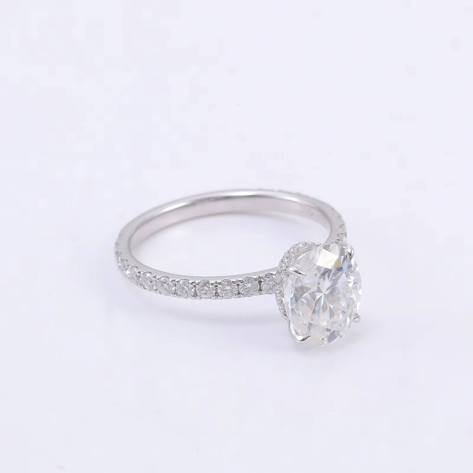 Latest Simple Design White Gold Engagement Platinum Diamond Wedding 3ct Moissanite Eternity Oval Cut Ring