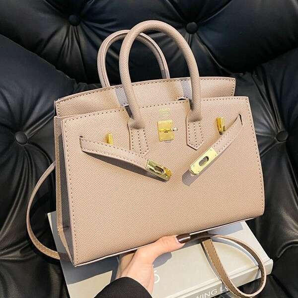 2025 Autumn New Handheld Crossbody High-End Fashion Simple Versatile Lock Buckle Stylish Women's Bag