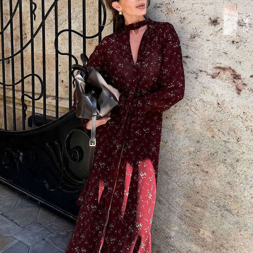 Autumn Winter New French Floral V-Neck Waist-Cinching Dress With Design Sense, Elegant And Fashionable For Commuting B3