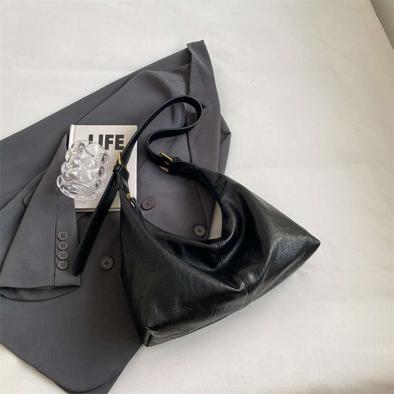 2023 New Commuter for Women, Trendy Fashion Korean Single Shoulder Tote Bag, Versatile Large Capacity Underarm Bag