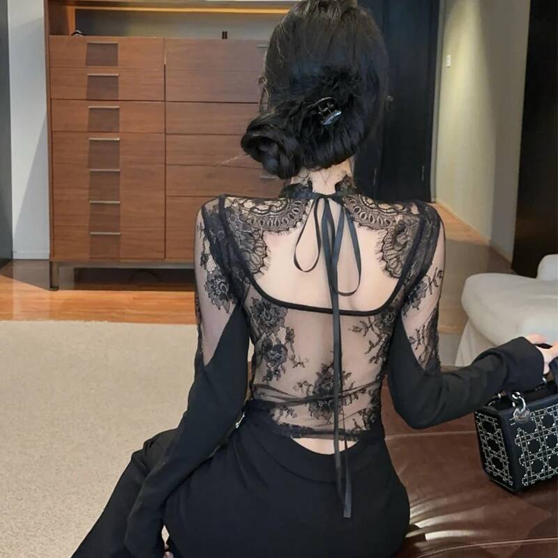 2025 new spring and autumn long sleeved hollow backless T-shirt design sexy women's top patch bow designer black lace shirt