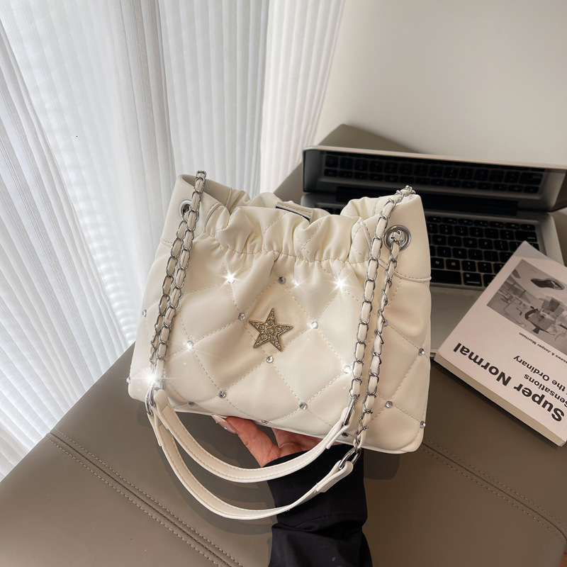 Quilted Chain Bucket Bag New Casual Women s Shoulder Bag Large Capacity Handbag Autumn New Designer Bag Women s Crossbody Bag