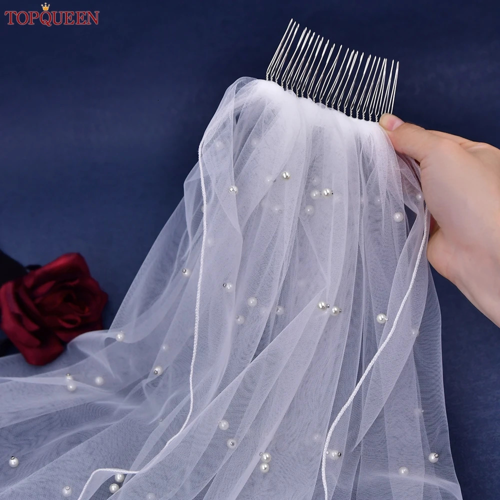 TOPQUEEN Short Bridal Veils Pearls Beaded Wedding Veil For Bachelorette Party Pencil Edge Elbow Length Veil 1 Tier Novio V06 250923