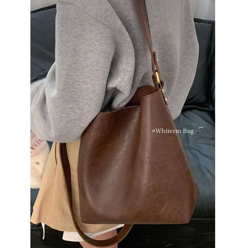 High-end Large Capacity for Women 2024 New Fashion Commuter Bucket Versatile Crossbody Bag