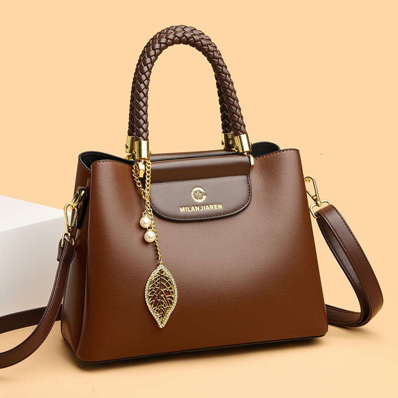 Large Capacity Women's 2025 New Versatile Fashion Solid Color Shoulder Bag High-end Sense Elegant Commuter Handbag