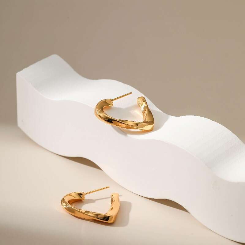 DHcollections New - style Eccentric Twisted Minimalist Earrings with Heart - shaped Design, 18K Real Gold - plated Copper