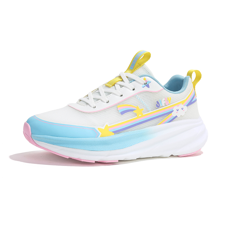 New lightweight, breathable, soft soled, shock-absorbing running shoes for women, low top running shoes, youthful design, white sports shoes