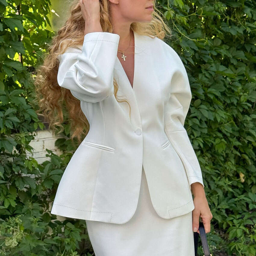 Autumn Winter New High-End V-Neck Waist-Cinching Slim Fit Blazer Design Sense Elegant Fashion Commuting B3