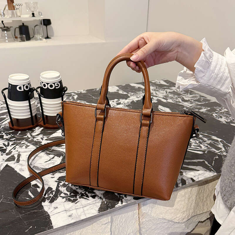 New Simple Casual Fashion Handbag 2025 for Women Textured Trendy Crossbody Shoulder Color-Block Underarm Bag