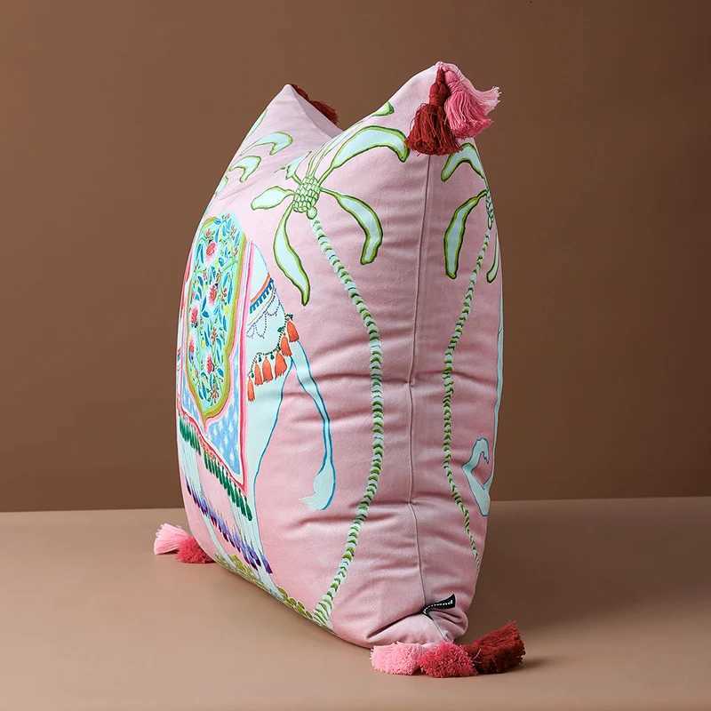 Luxurious Throw Pillow Covers 18 X 18 Inches Decorative Elephant Cushion Case Soft Velvet With Cute Tassel Pink for Home Couch Sofa Bench Y251105