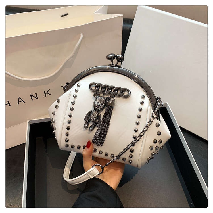 TEMU New Fashion Rivet 2025 Spring Summer Cartoon Clip Shell Chain Crossbody Women's Bag