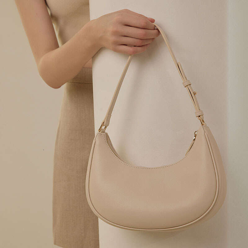 Exquisite Underarm for Women, High-End Feel, 2025 New Half-Moon Baguette Crescent Crossbody Bag, Niche Texture Shoulder Bag