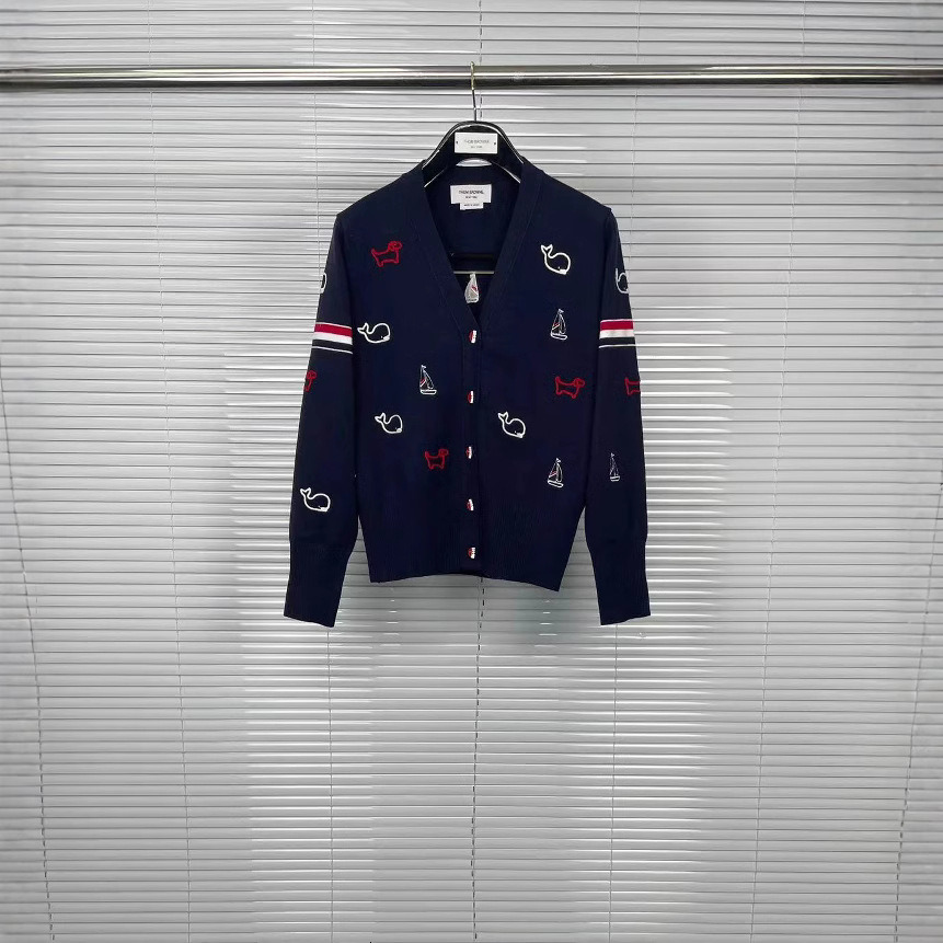 Sweater with parallel bars, animal embroidery, lazy style, knitted cardigan, V-neck, college style, animal embroidery