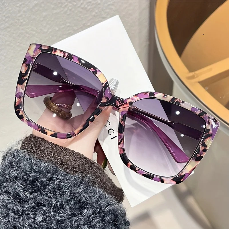 1pc Womens Large Square Frame Fashion Sunglasses Stylish Gradient Purple Lens with Tortoiseshell Pattern 250828