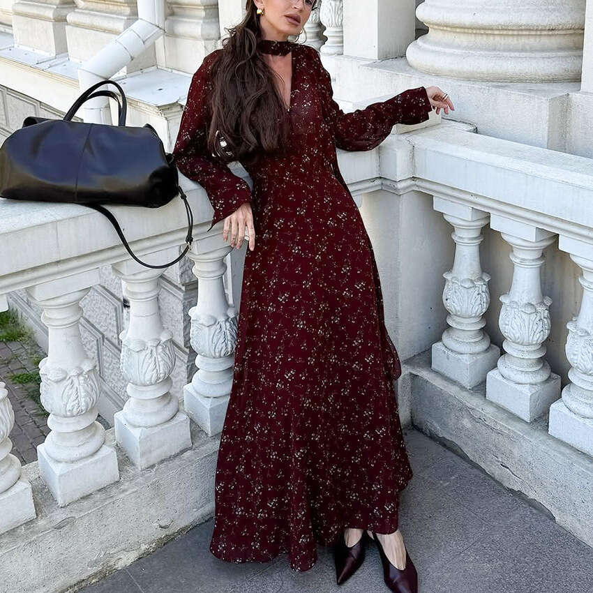 Autumn Winter New French Floral V-Neck Waist-Cinching Dress With Design Sense, Elegant And Fashionable For Commuting B3