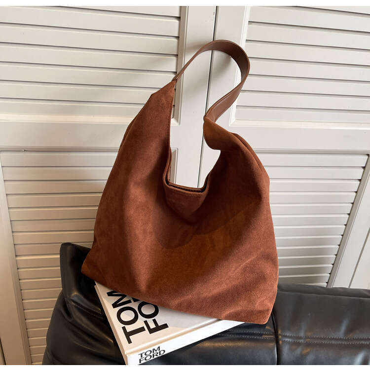 Frosted for Women 2025 New Autumn Winter Shoulder Fashionable Texture Commuter Large Capacity Tote Bag