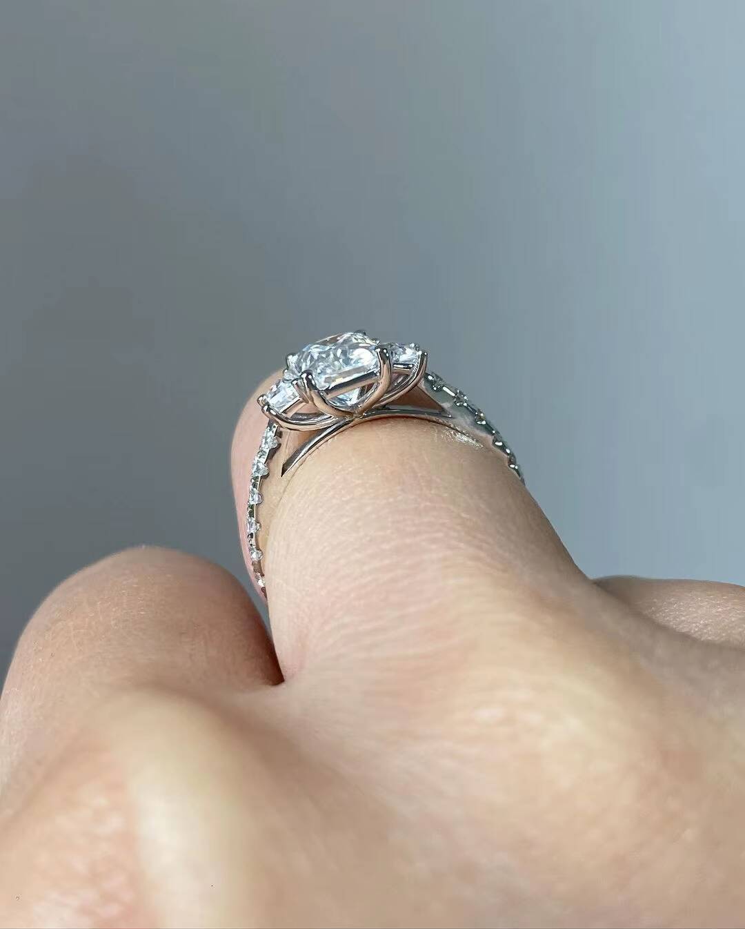 14k 18k Gold Engagement 425mm DEF VVS Cushion Cut Certified Lab Grown Lab Diamond Eternity Diamond Jewelry Ring