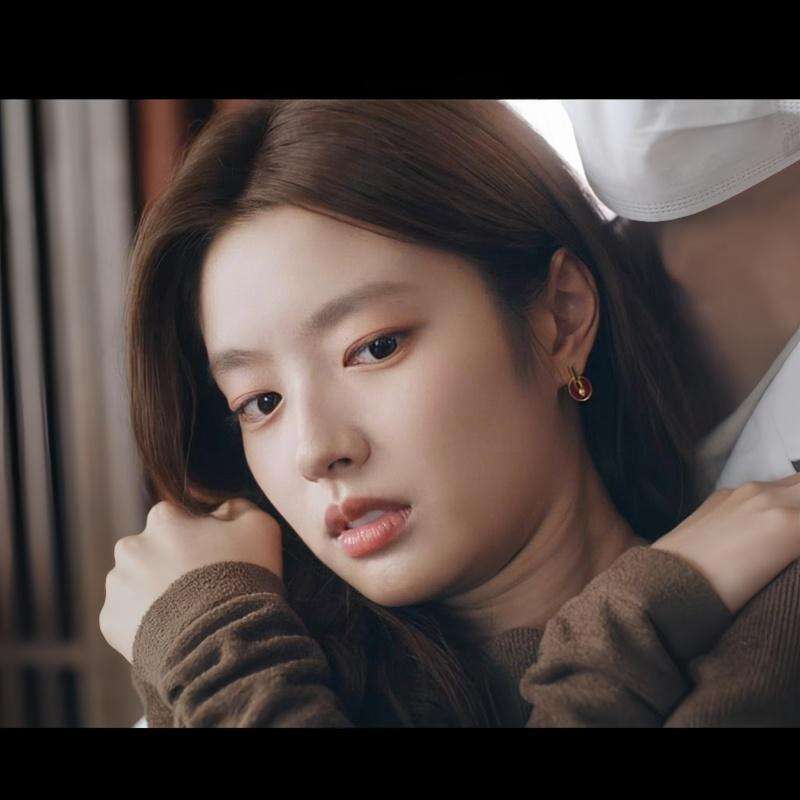 DHpet Geometric zirconia stud earrings stylish and simple with a light luxury and high-end appeal