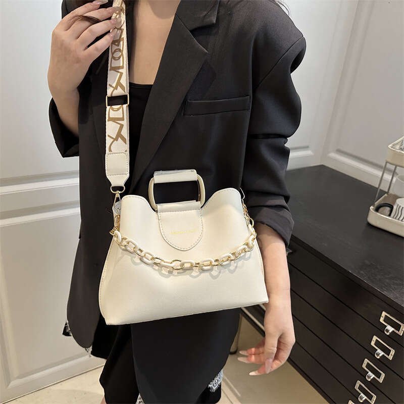 2025 Summer New Fashion Women's Single Shoulder Simple Commuter Chain Decor Handbag Textured Crossbody Bag