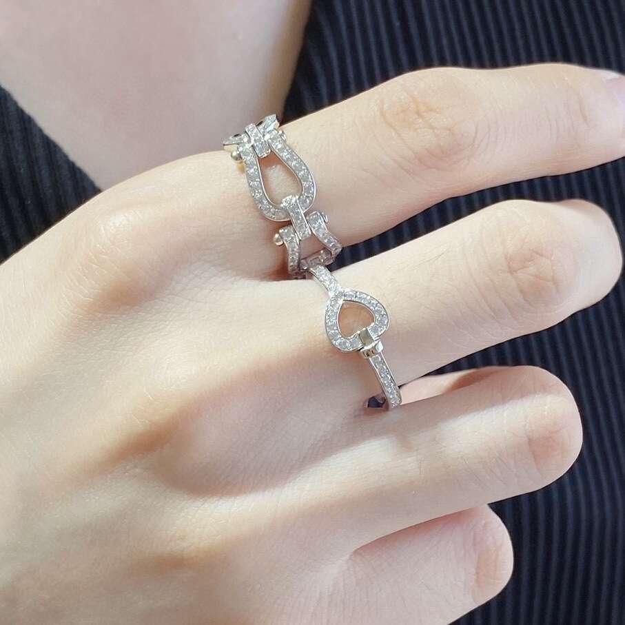 DH collections:Niche Jewelry Craft V Gold Plated Minimalist Hollow Small Heart for Women Fashion Diamond-Encrusted Heart-Shaped Ring