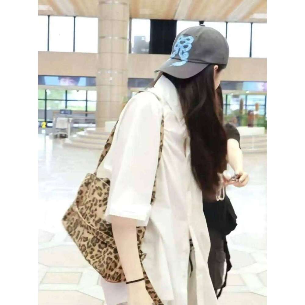 Fashion Leopard Print Tote Women's Large Capacity Shoulder High-Quality Design Commuting Bag Special Handbag
