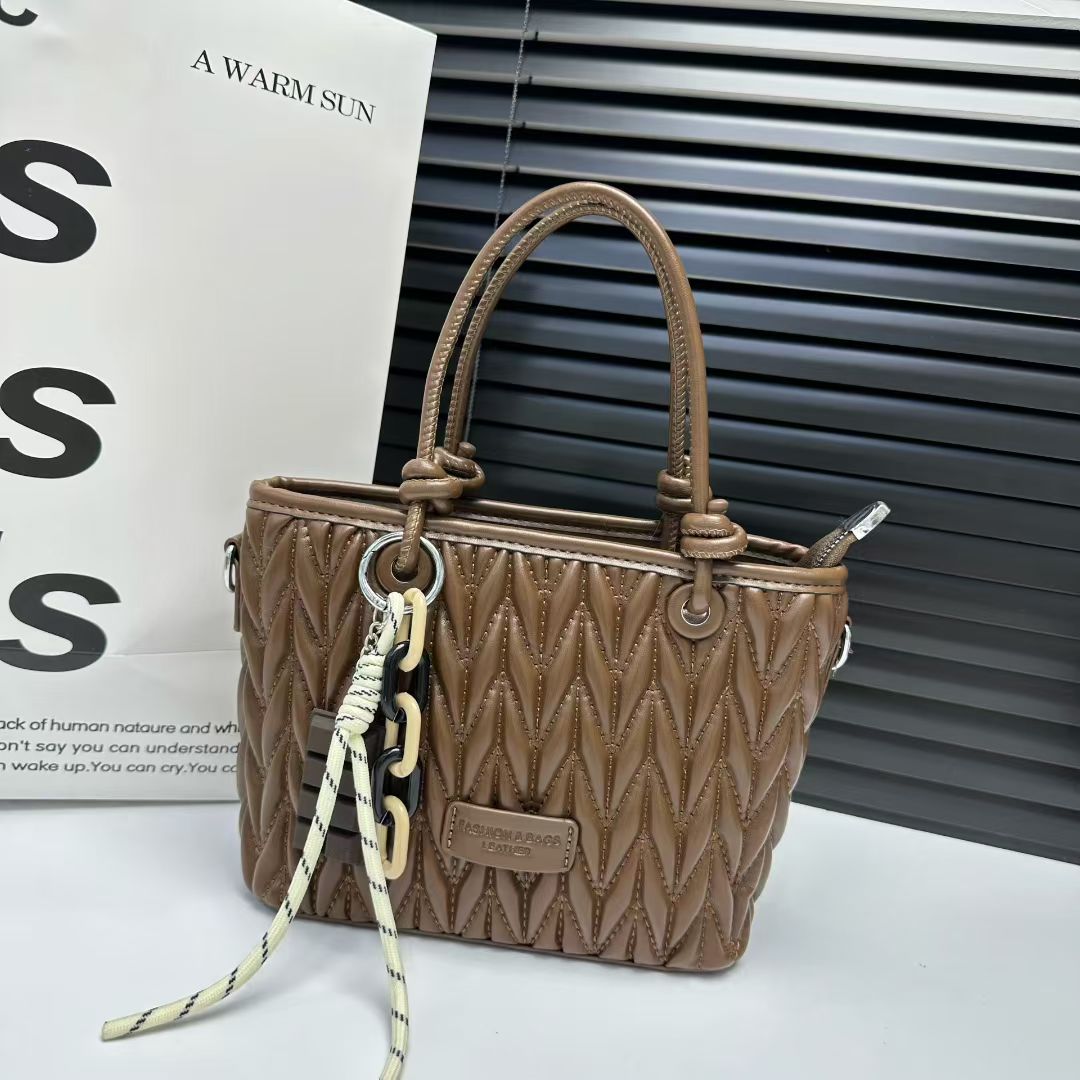 Free shipping designer bag new fashionable light luxury high-end texture tote bag vegetable basket bag single shoulder crossbody bag for women Luxury 