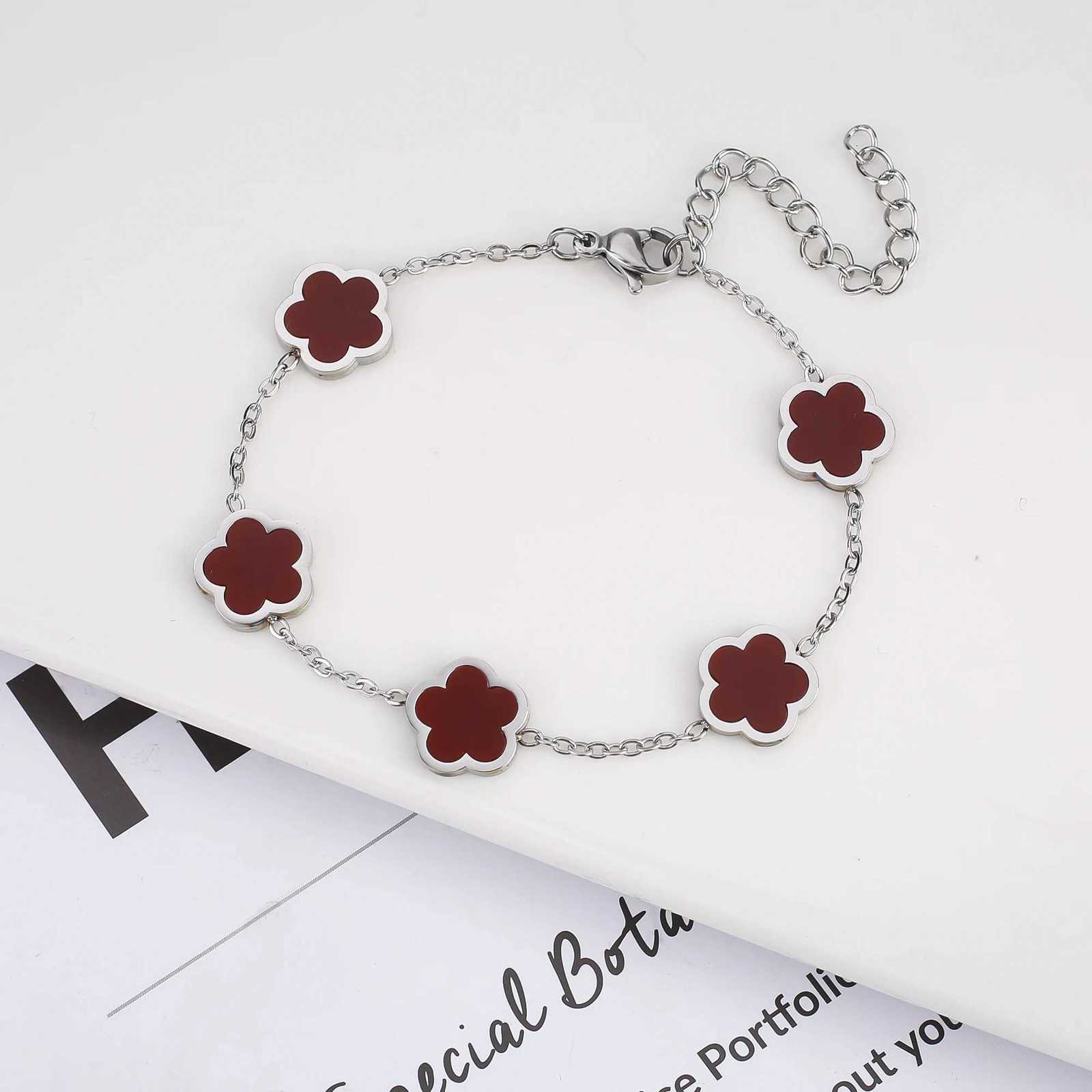 luxury Silver Color New Design Plant Five Leaf Flower Bracelet Single sided Plum Blossom Stainless Steel Jewelry Womens Clover S250906