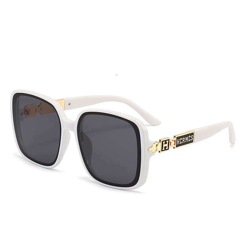 New Men's and Women's Fashion Trendy Casual Sunglasses Vacation Travel Shopping Glasses 8804 100