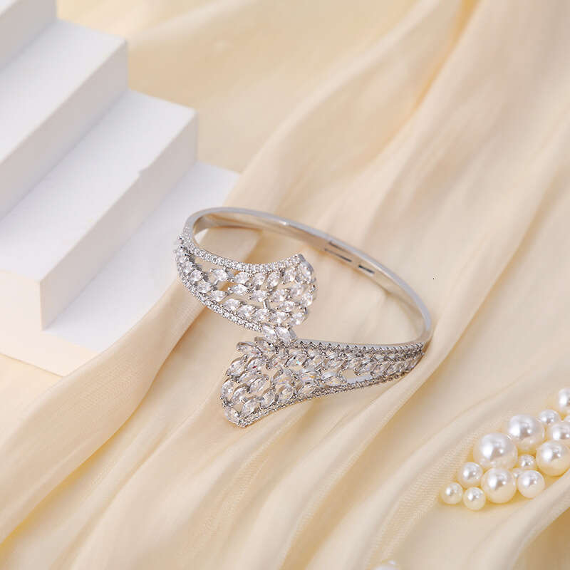 DHpet New Zircon Leaf High-End Fashion Open Bracelet Simple and Elegant Daily Commute Versatile Style Personality Couple Trend