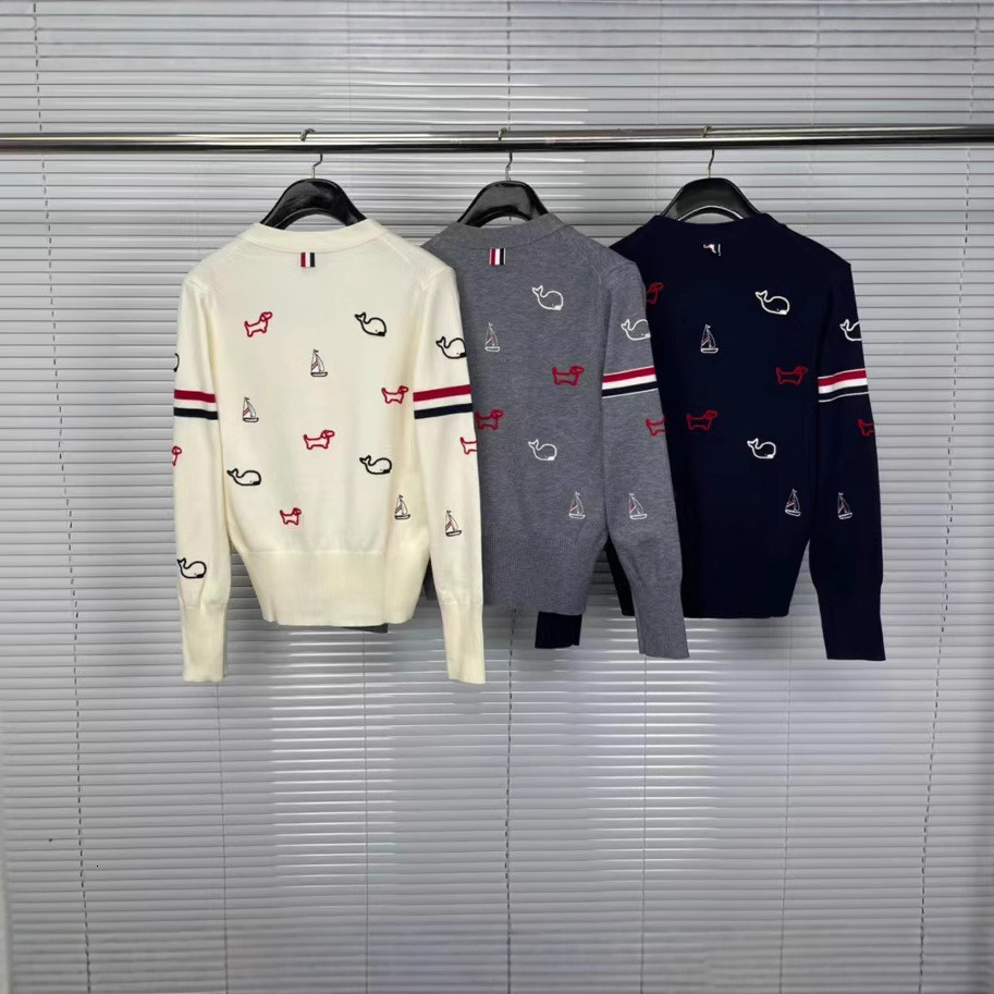 Sweater with parallel bars, animal embroidery, lazy style, knitted cardigan, V-neck, college style, animal embroidery