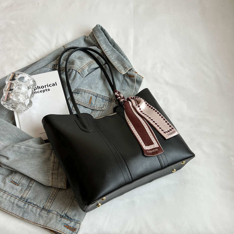 High-End 2023 New Solid Color Fashion Tote for Women Large Capacity Commute Textured Shoulder Bag