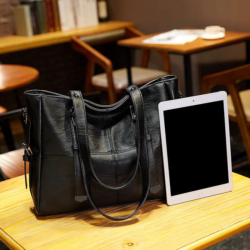 2025 New Genuine Leather Women's Tote Summer Handbag Cowhide Commuter Shoulder Bag for Women Large Capacity