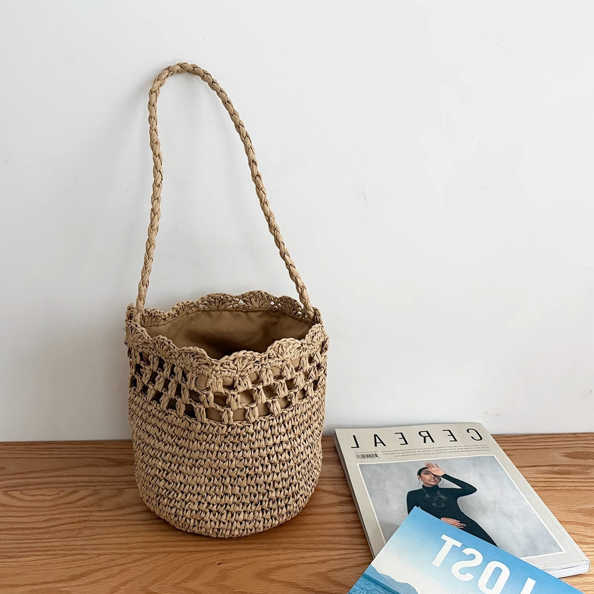 2025 new collection Artistic And Fresh Style Woven Bag Women's Shoulder Bag Handbag Niche And Simple Water Bucket Bag Straw Handbag Autumn New De