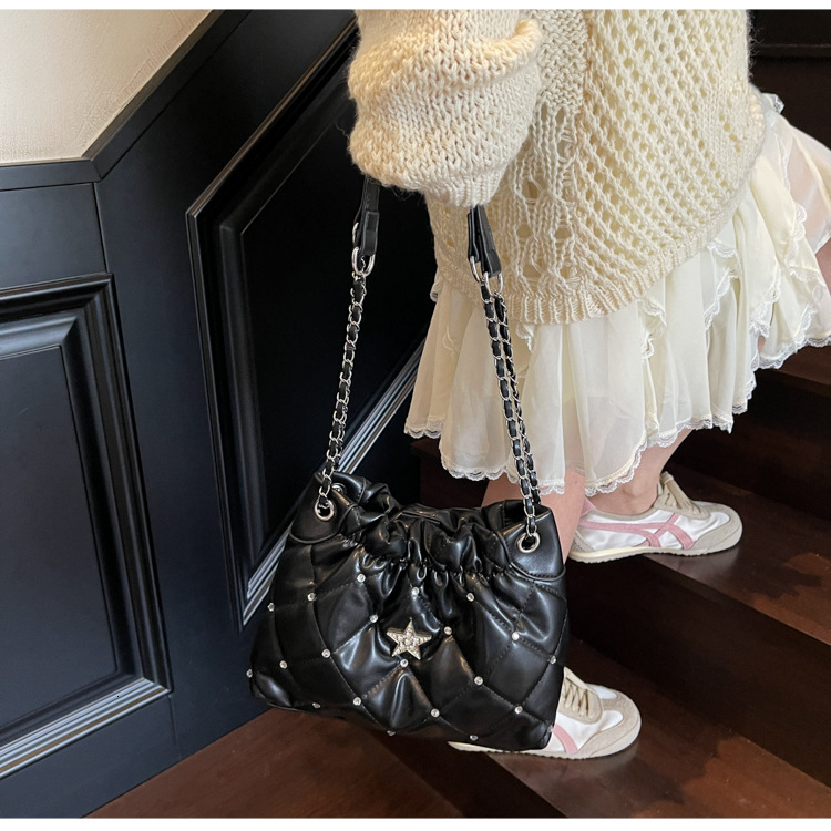 Quilted Chain Bucket Bag New Casual Women s Shoulder Bag Large Capacity Handbag Autumn New Designer Bag Women s Crossbody Bag