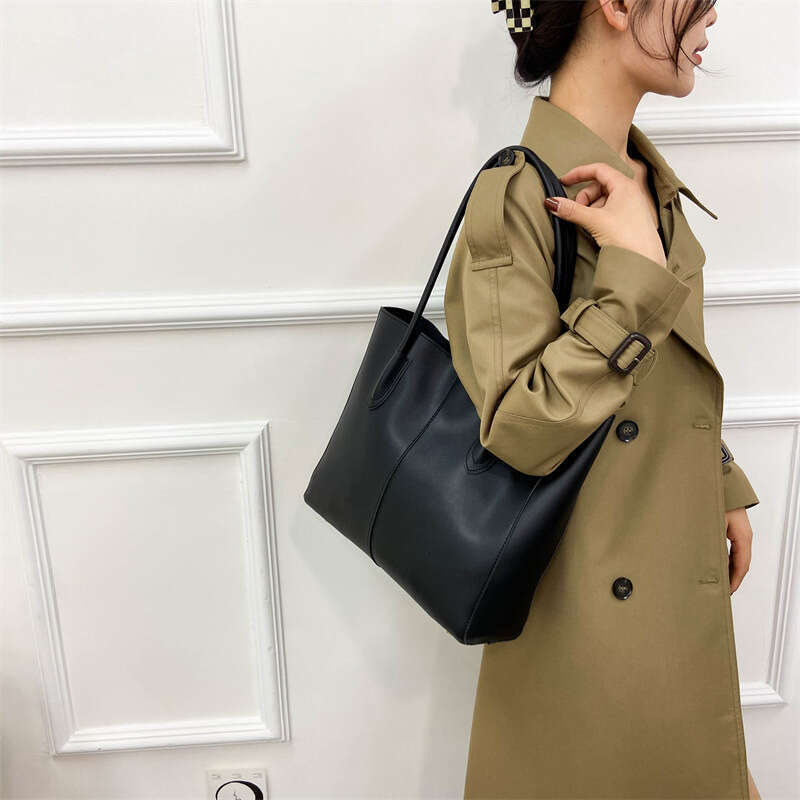 Tote for Women 2024 Fashion Korean Niche Design Commuter Ins Large Capacity Shoulder Bag