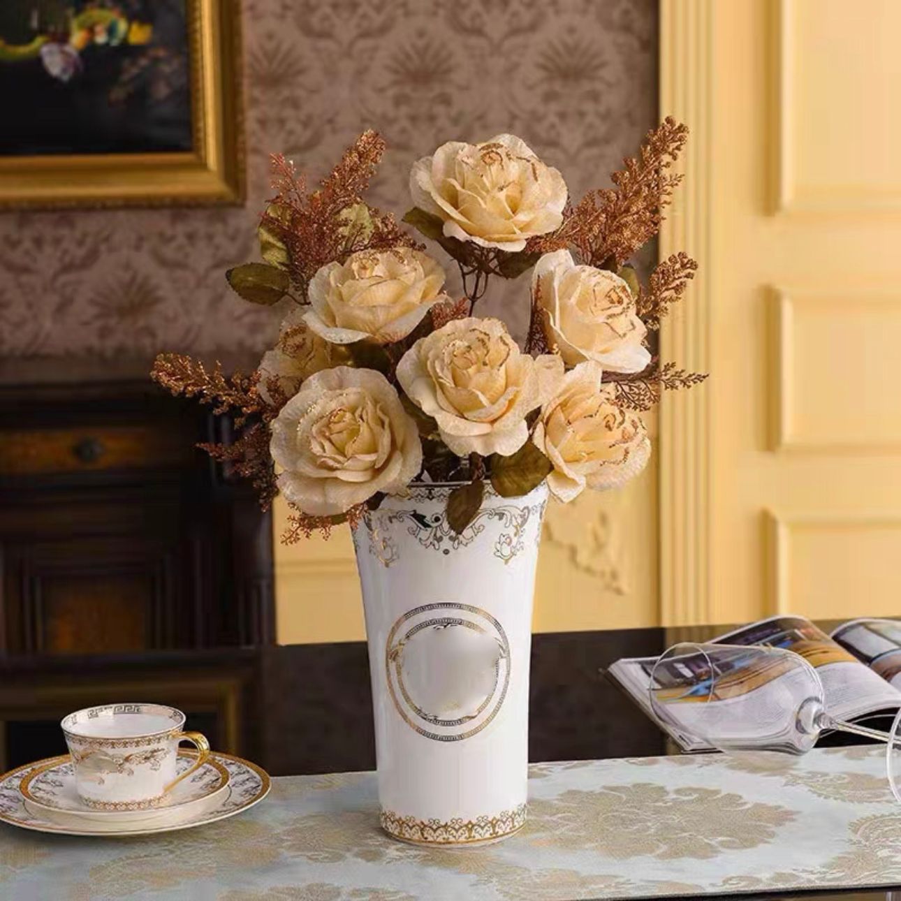 Ceramic Vase Hand-Painted Bone China Luxury Tabletop Vase Flower Holder Easy To Clean Logo