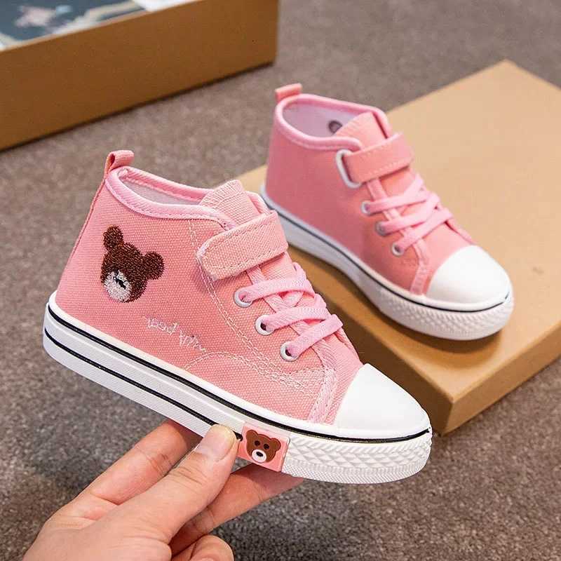 Four Seasons Childrens New Fashion Canvas Boys Bear Print Casual Girls Laceup Soft Bottom Flat Shoes Kids Sneakers C260130