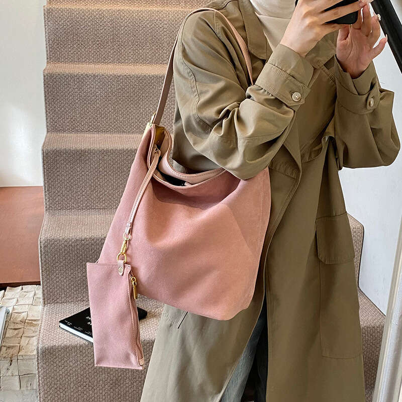 2025 Autumn and Winter New fashion Bucket Women's Casual Handbag Large Capacity Frosted Commuter Shoulder Bag