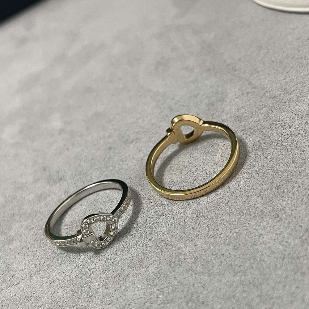 DH collections:Niche Jewelry Craft V Gold Plated Minimalist Hollow Small Heart for Women Fashion Diamond-Encrusted Heart-Shaped Ring