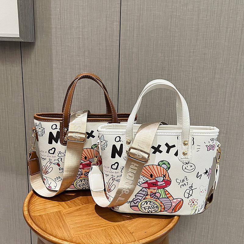 Cute Cartoon Graffiti Teddy Bear Women s Handbag New Retro Women s Shoulder Bag Autumn New Designer Bag Crossbody Bag