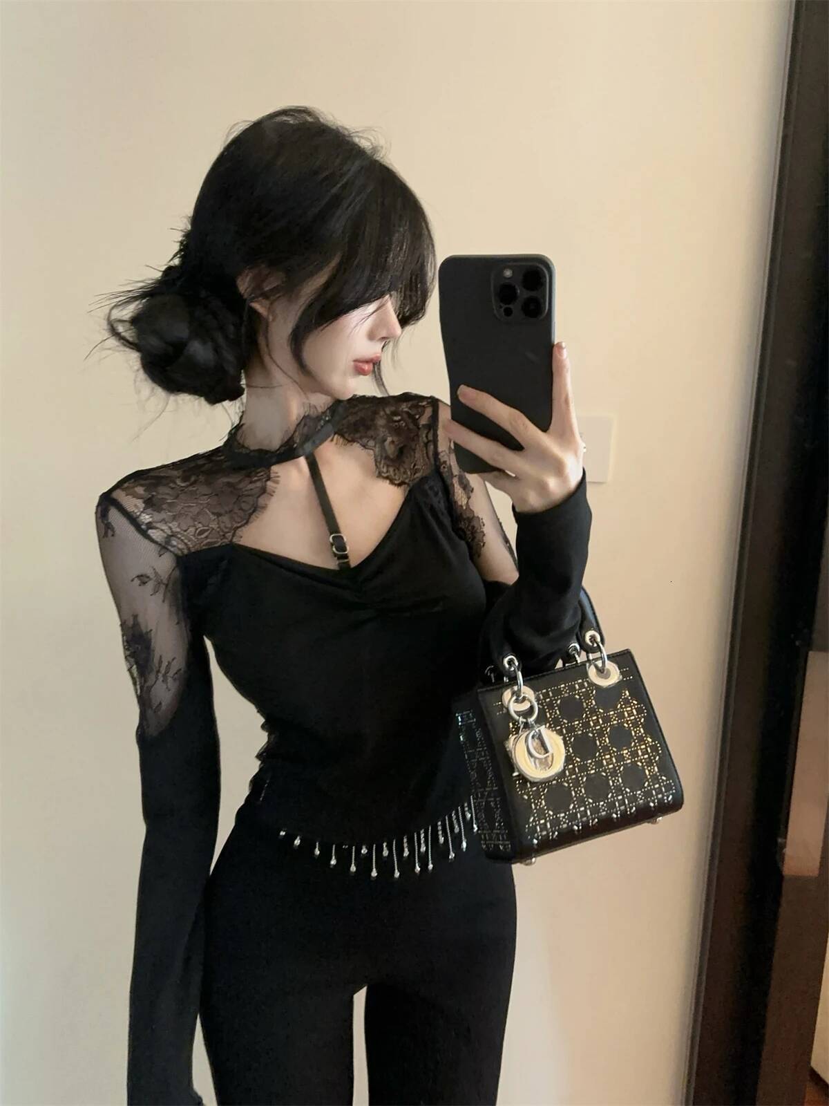 2025 new spring and autumn long sleeved hollow backless T-shirt design sexy women's top patch bow designer black lace shirt