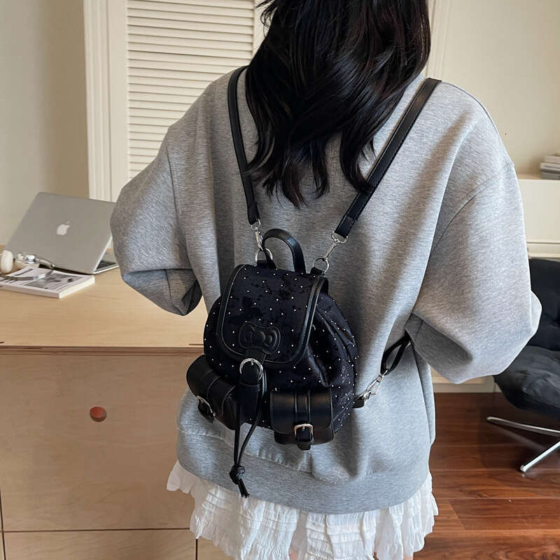 New Fashion Small Casual Lightweight Niche Design High-end Versatile Women's Backpack